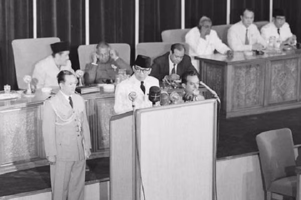 Ketik Sejarah Indoanesia Diperbaharui: Untuk Legitimasi Sang Pemenang?
